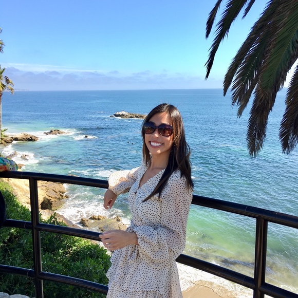 Meet your Posher, Linh - Picture 2 of 4